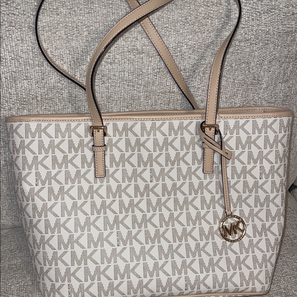 Micheal Kors purse
